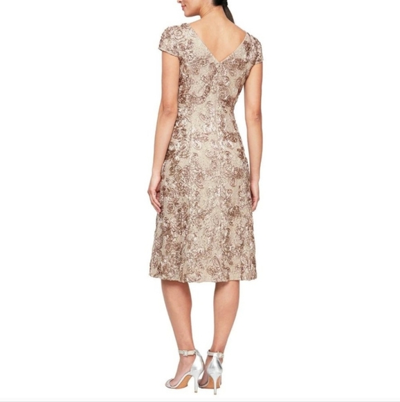 Alex Evenings Beige Floral Midi Dress - Picture 2 of 7